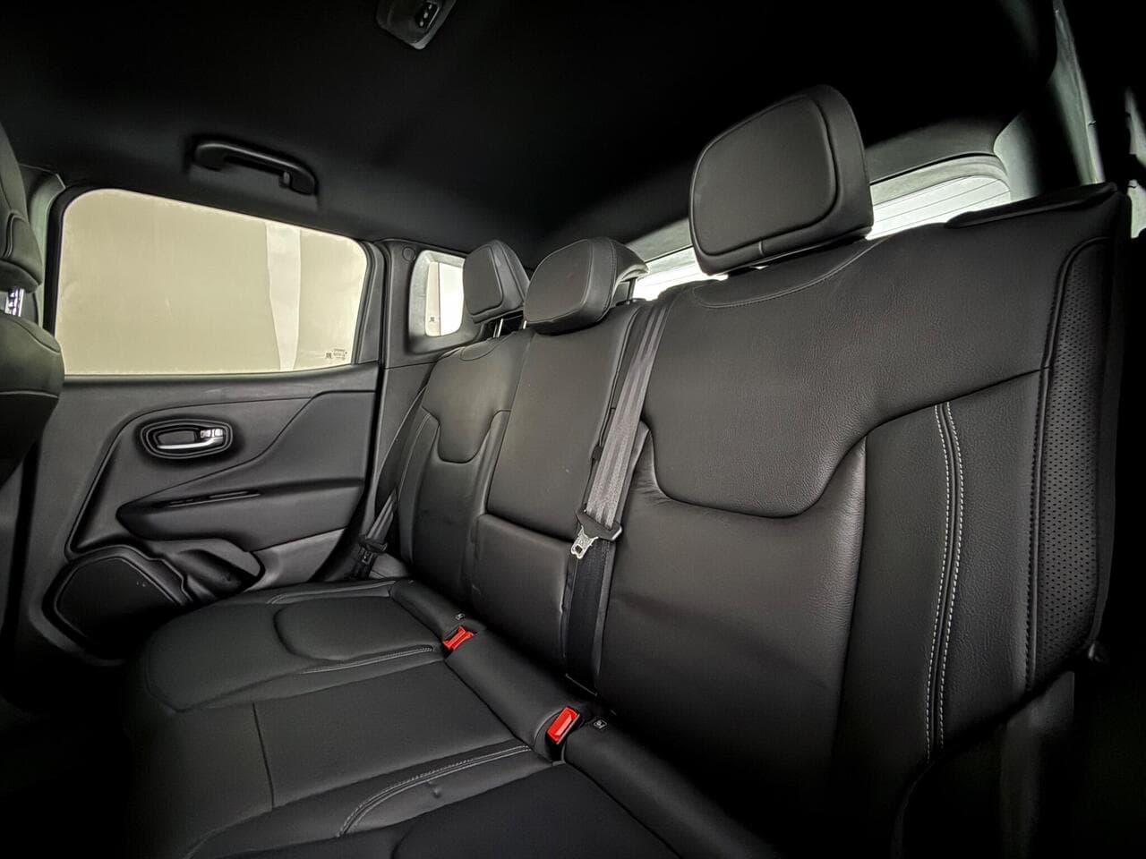 Jeep Renegade thumbnail Seats Rear