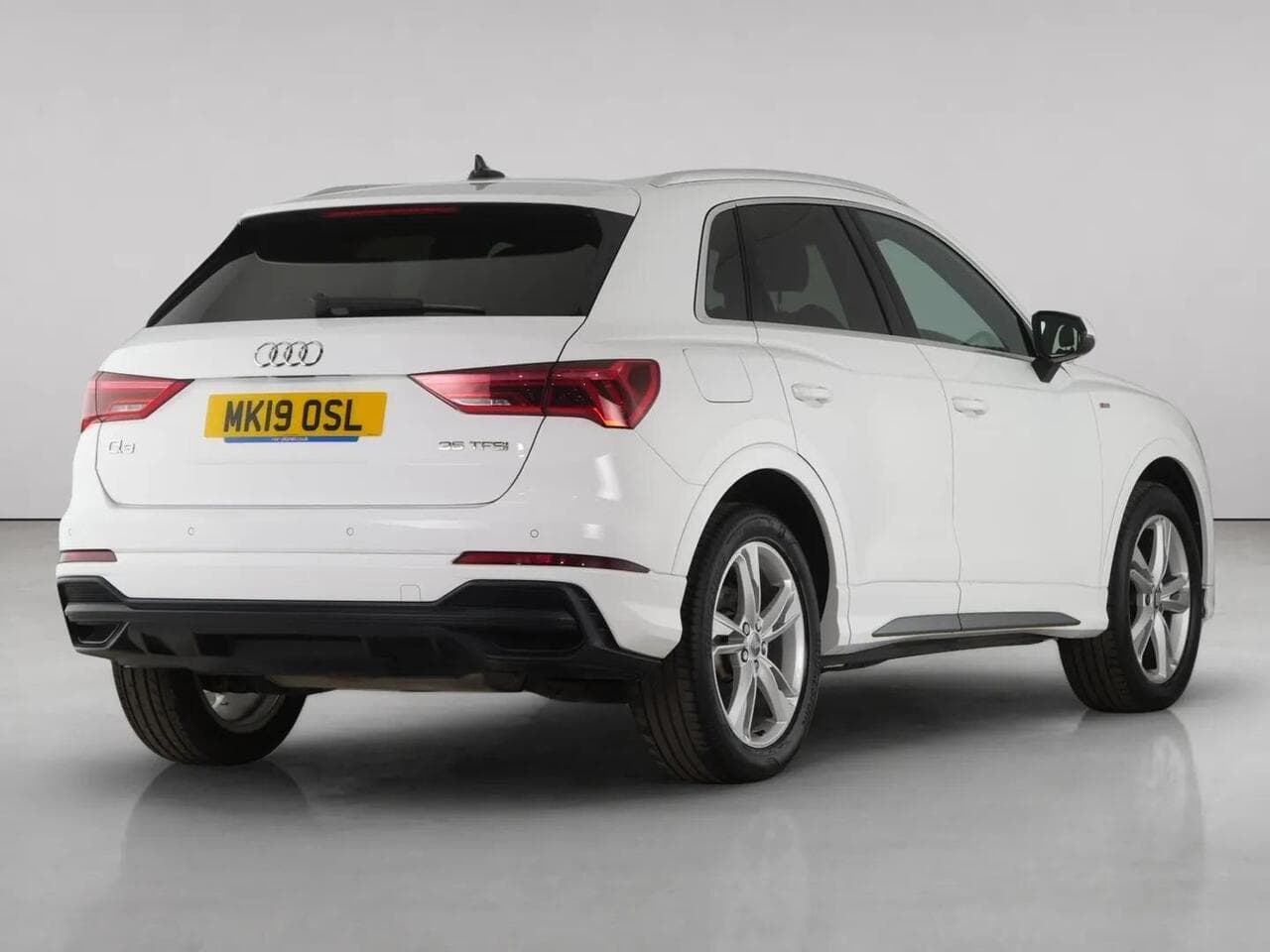 Audi Q3 thumbnail Rear Right