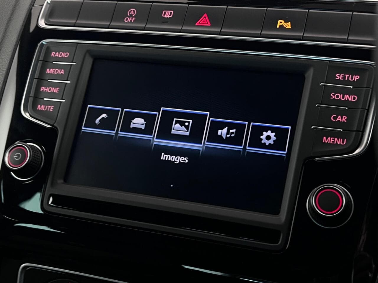 Volkswagen Polo thumbnail Infotainment System