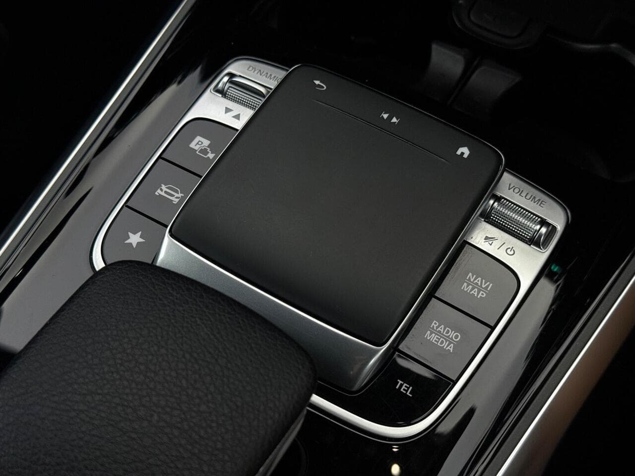 Mercedes-Benz GLB thumbnail Misc Controls