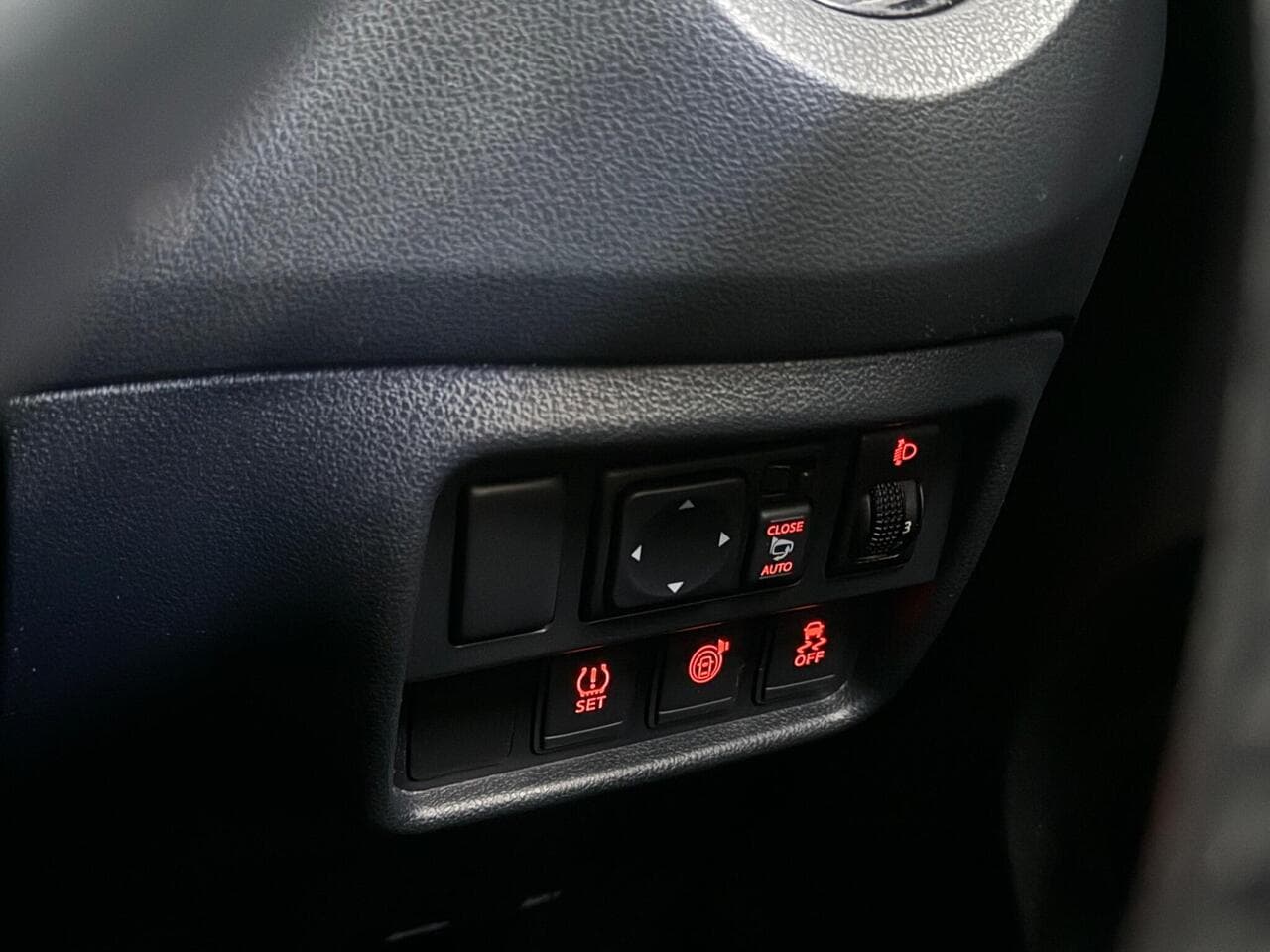 Nissan Juke thumbnail Misc Controls