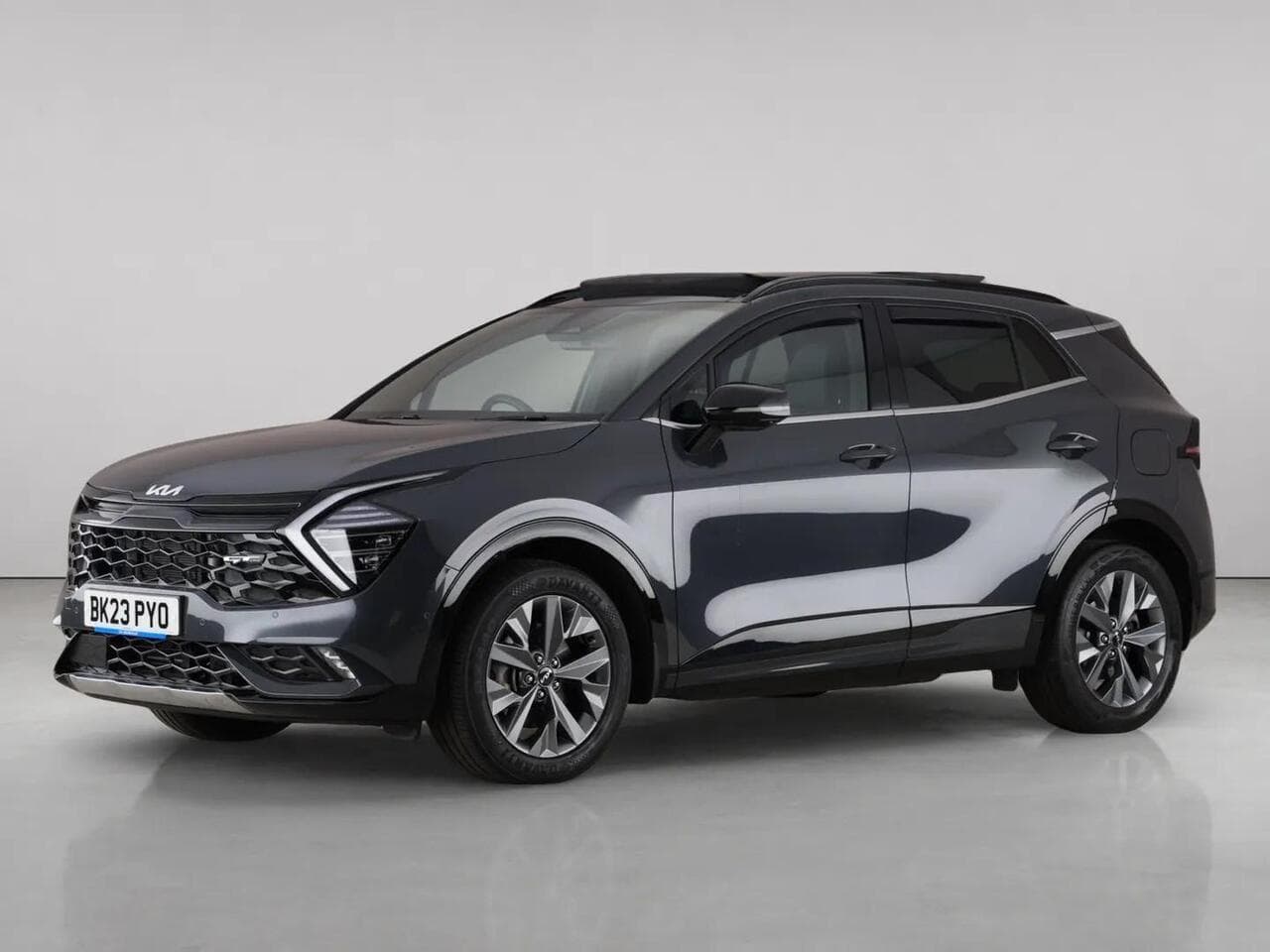 Kia Sportage thumbnail Front Left