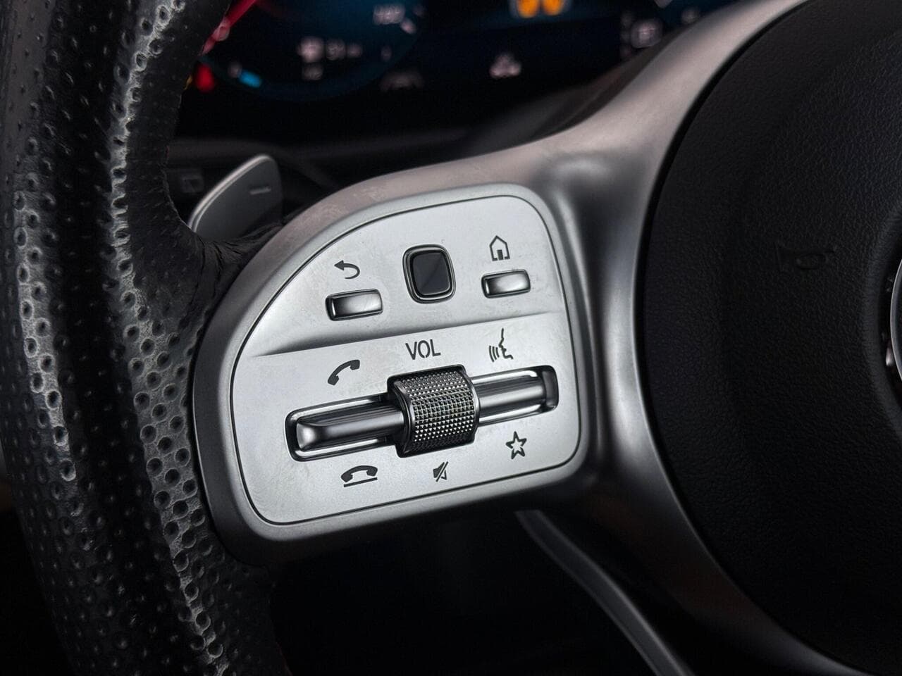 Mercedes-Benz GLB thumbnail Misc Controls