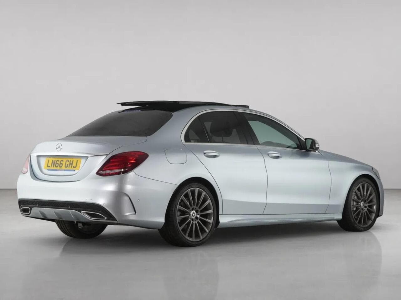 Mercedes-Benz C Class thumbnail Rear Right