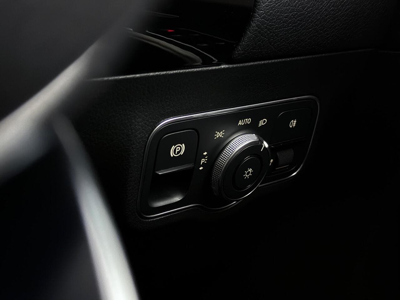 Mercedes-Benz EQA thumbnail Misc Controls