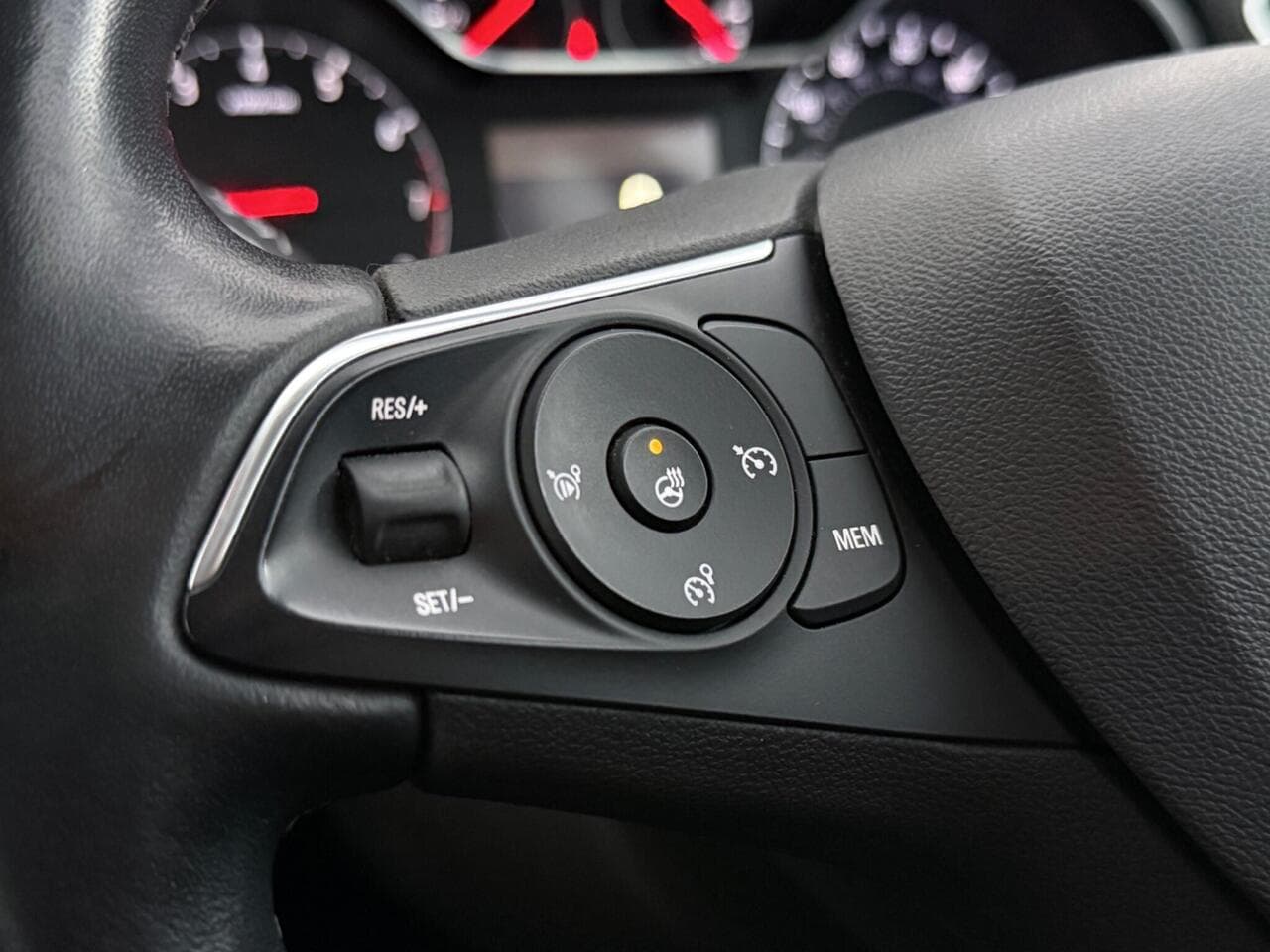Vauxhall Grandland X thumbnail Misc Controls