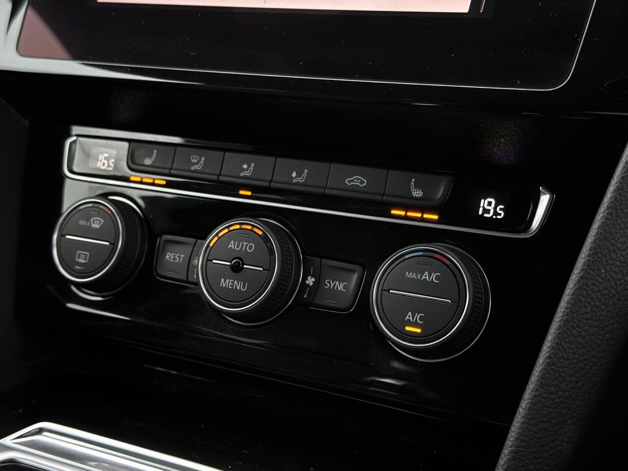 Volkswagen Arteon thumbnail Interior Front