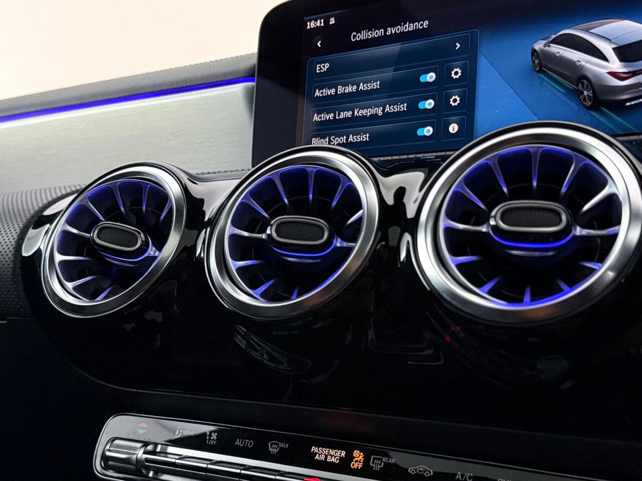 Mercedes-Benz CLA thumbnail Infotainment System