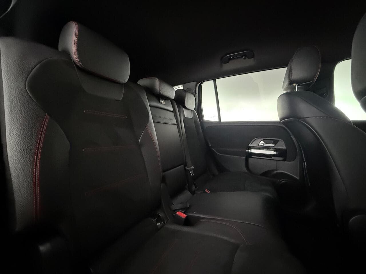 Mercedes-Benz GLB thumbnail Seats Rear
