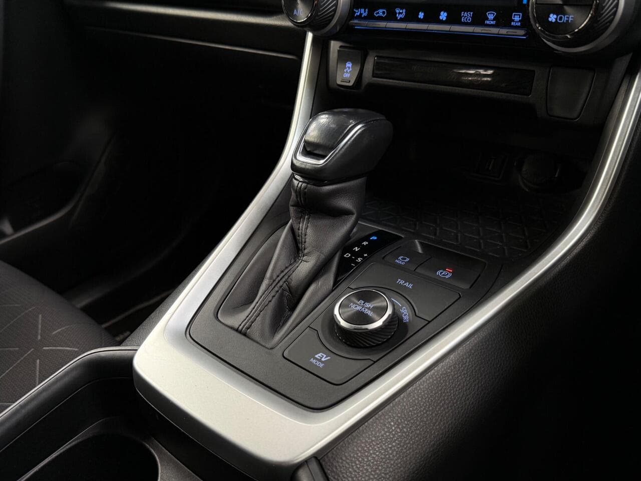 Toyota RAV4 thumbnail Interior Front