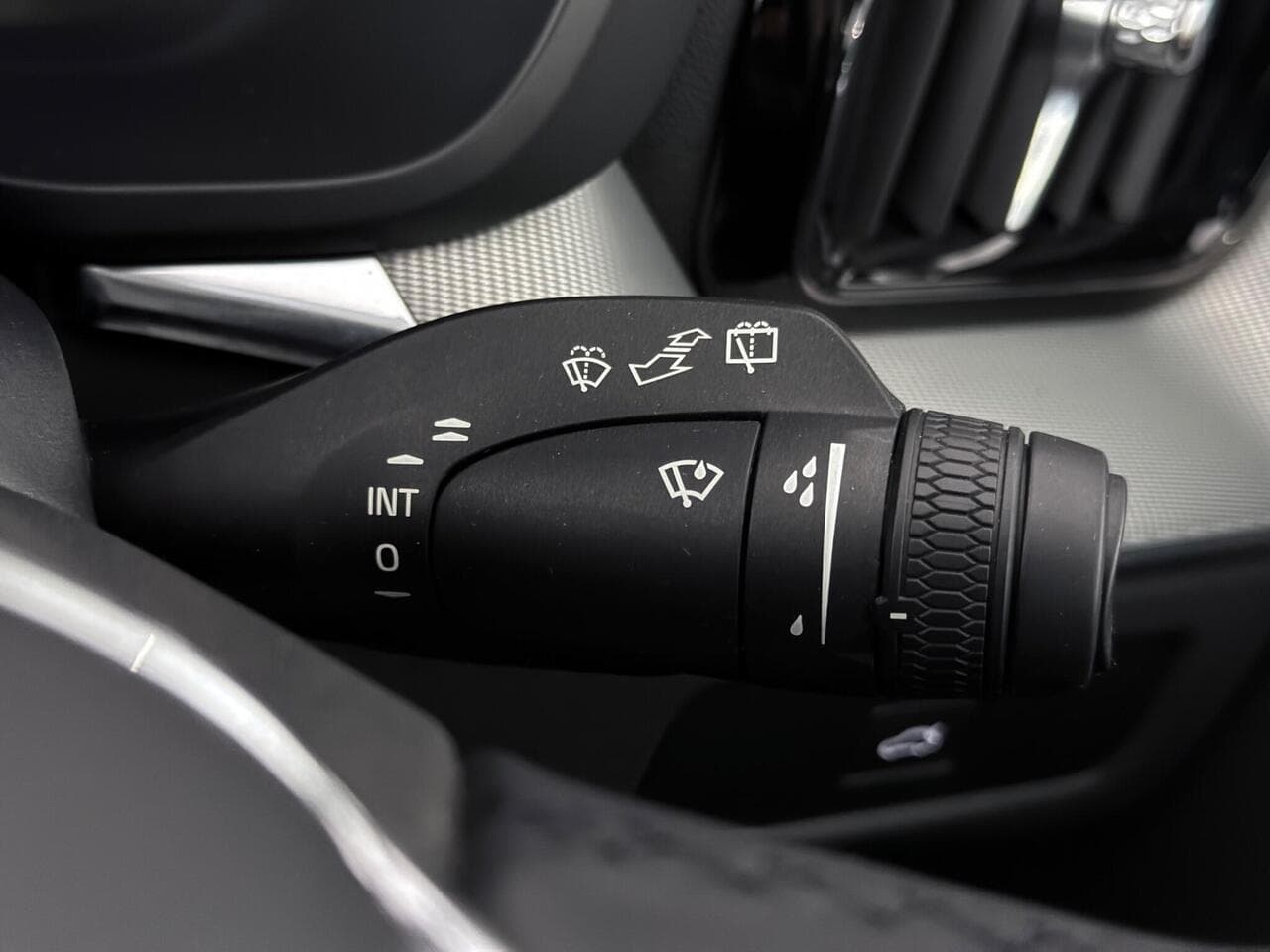 Volvo XC60 thumbnail Misc Controls