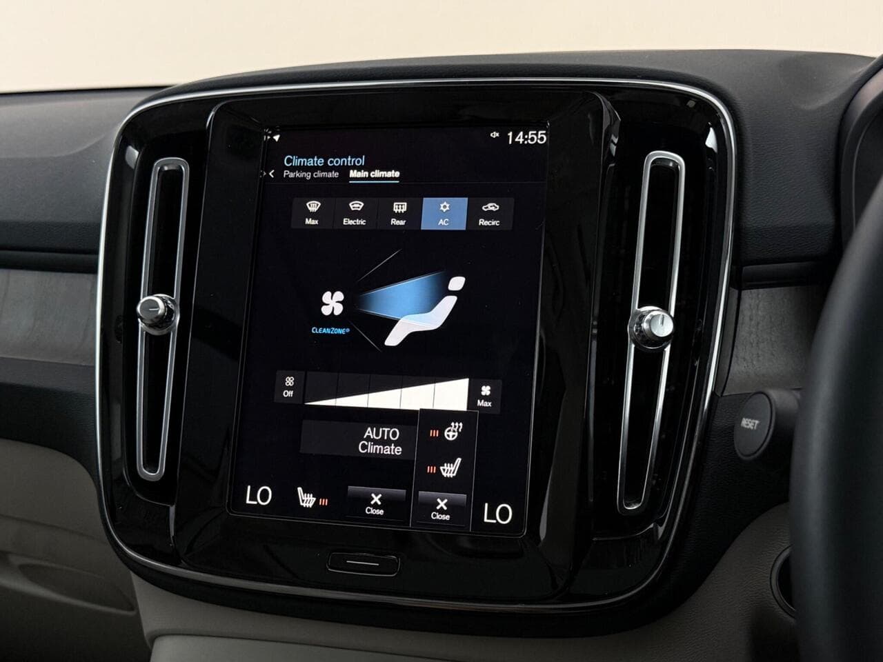 Volvo XC40 thumbnail Infotainment System