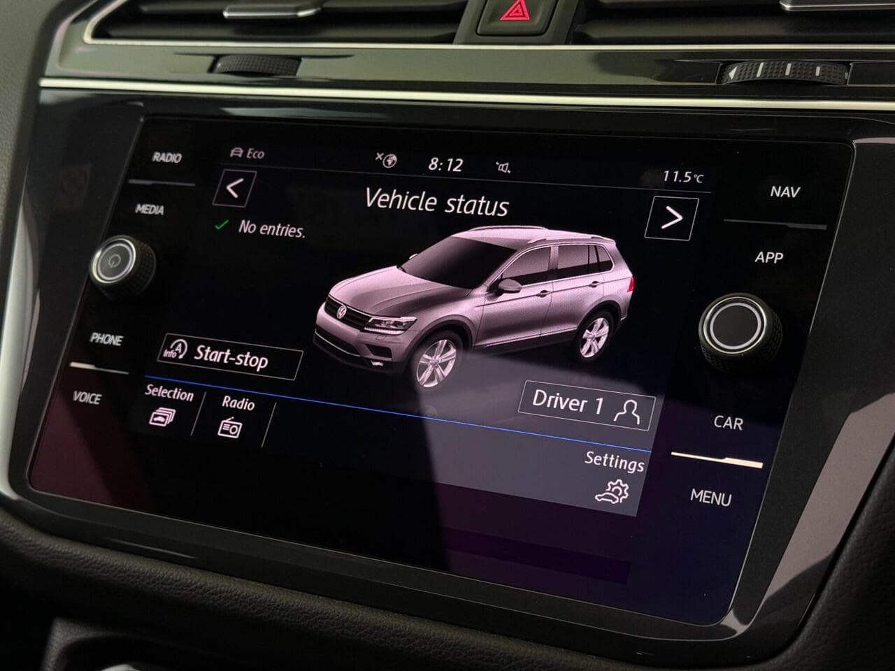 Volkswagen Tiguan thumbnail Infotainment System