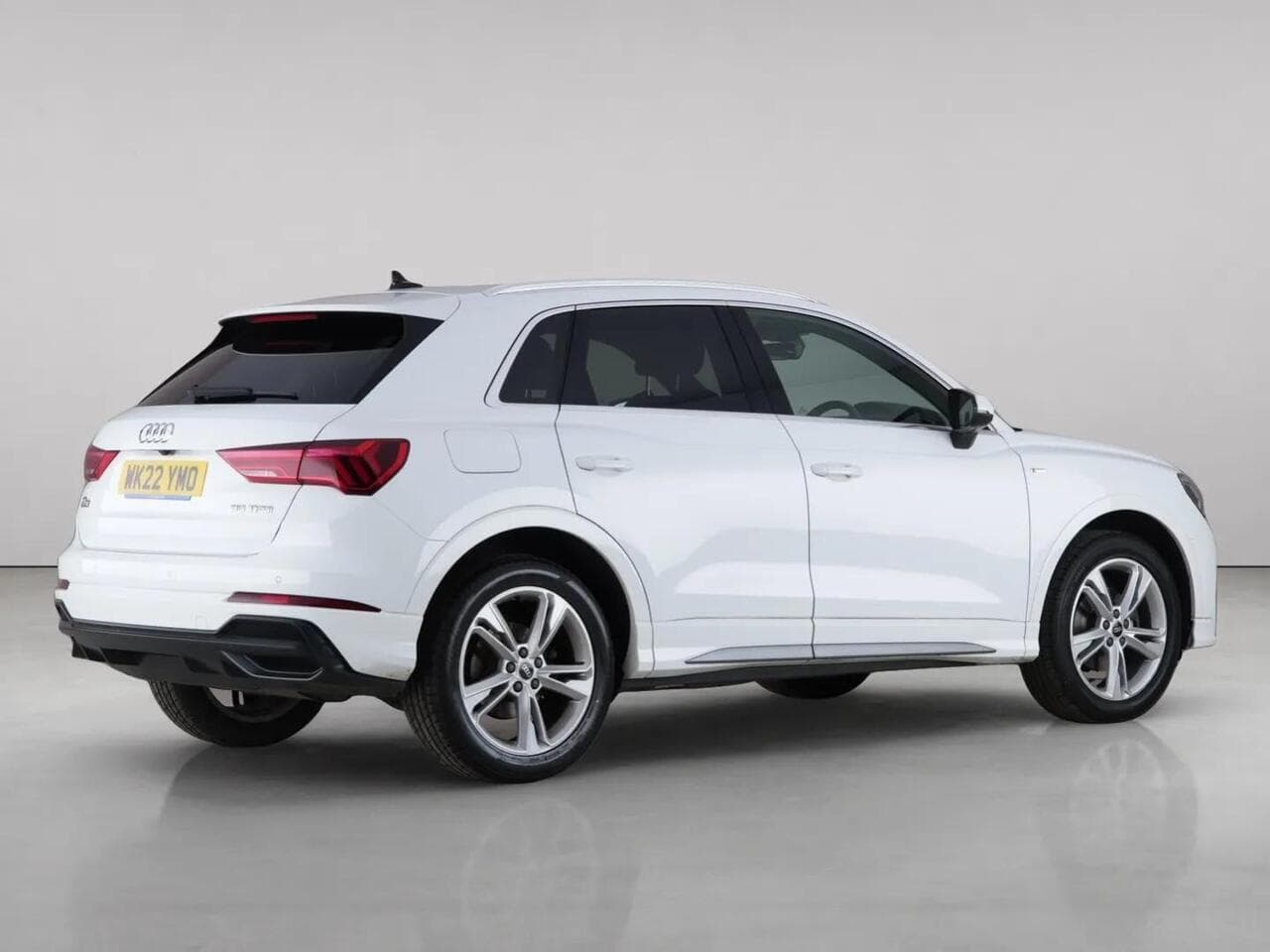 Audi Q3 thumbnail Rear Right