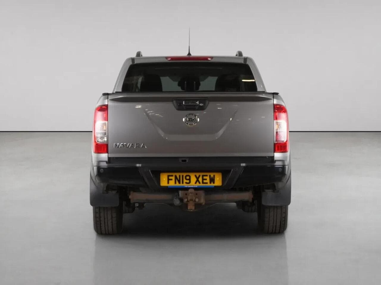 Nissan Navara thumbnail Rear