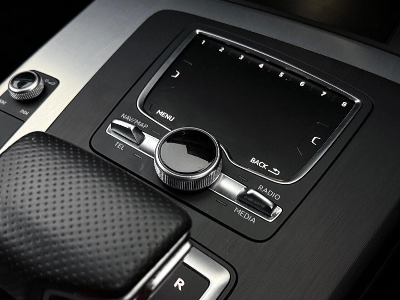 Audi Q5 thumbnail Misc Controls