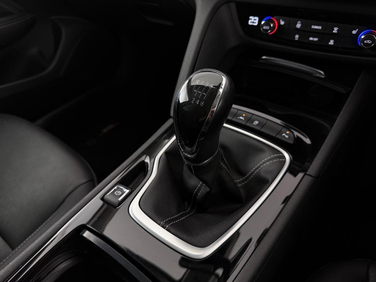 Vauxhall Insignia thumbnail Interior Front