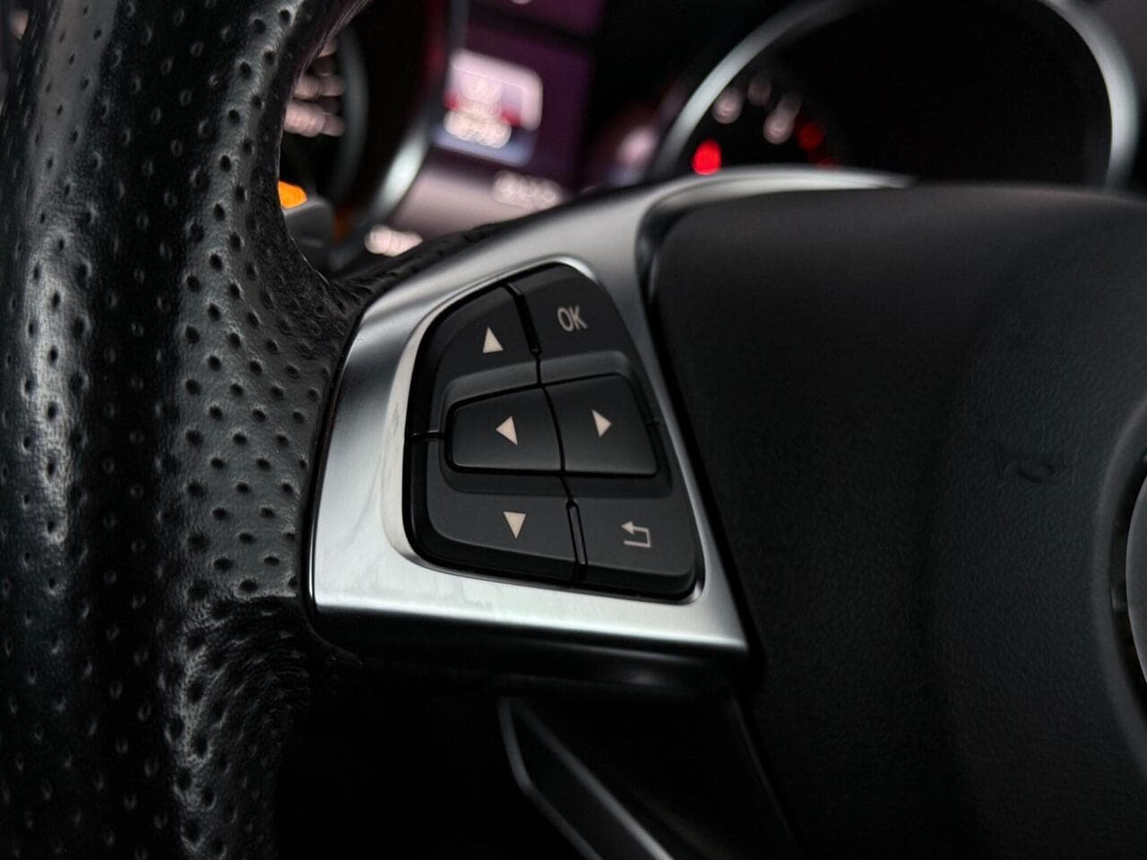 Mercedes-Benz SLC thumbnail Misc Controls