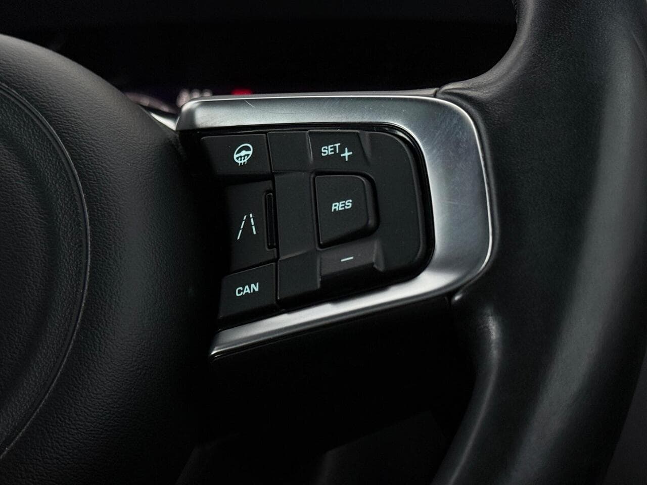 Jaguar F-PACE thumbnail Misc Controls