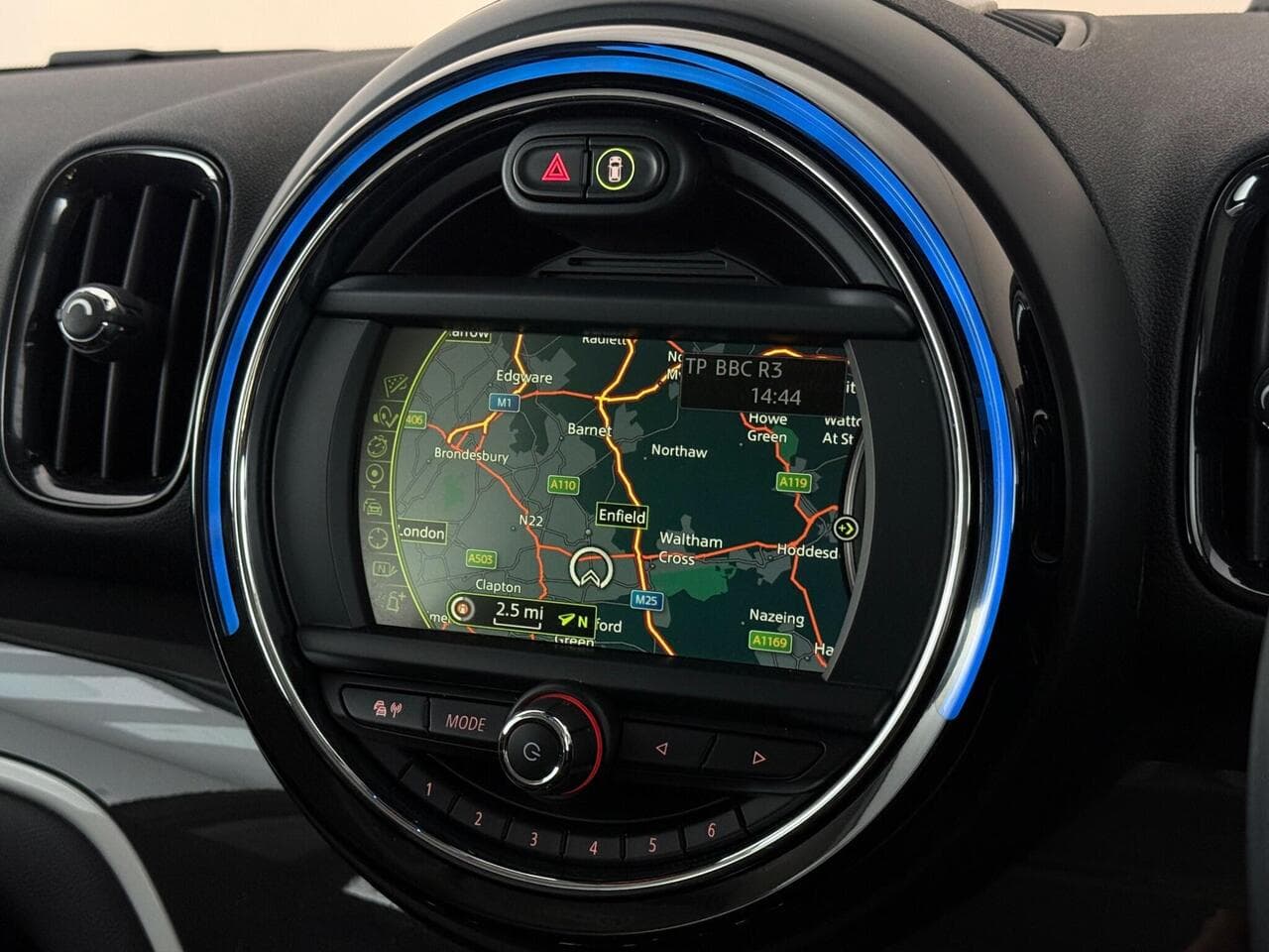 MINI Countryman thumbnail Infotainment System