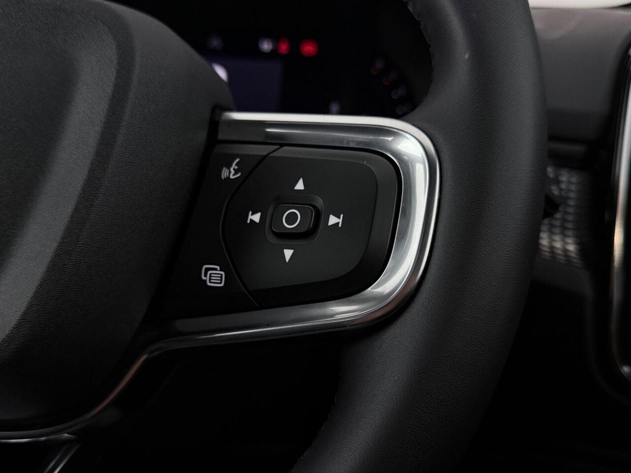 Volvo XC40 thumbnail Misc Controls