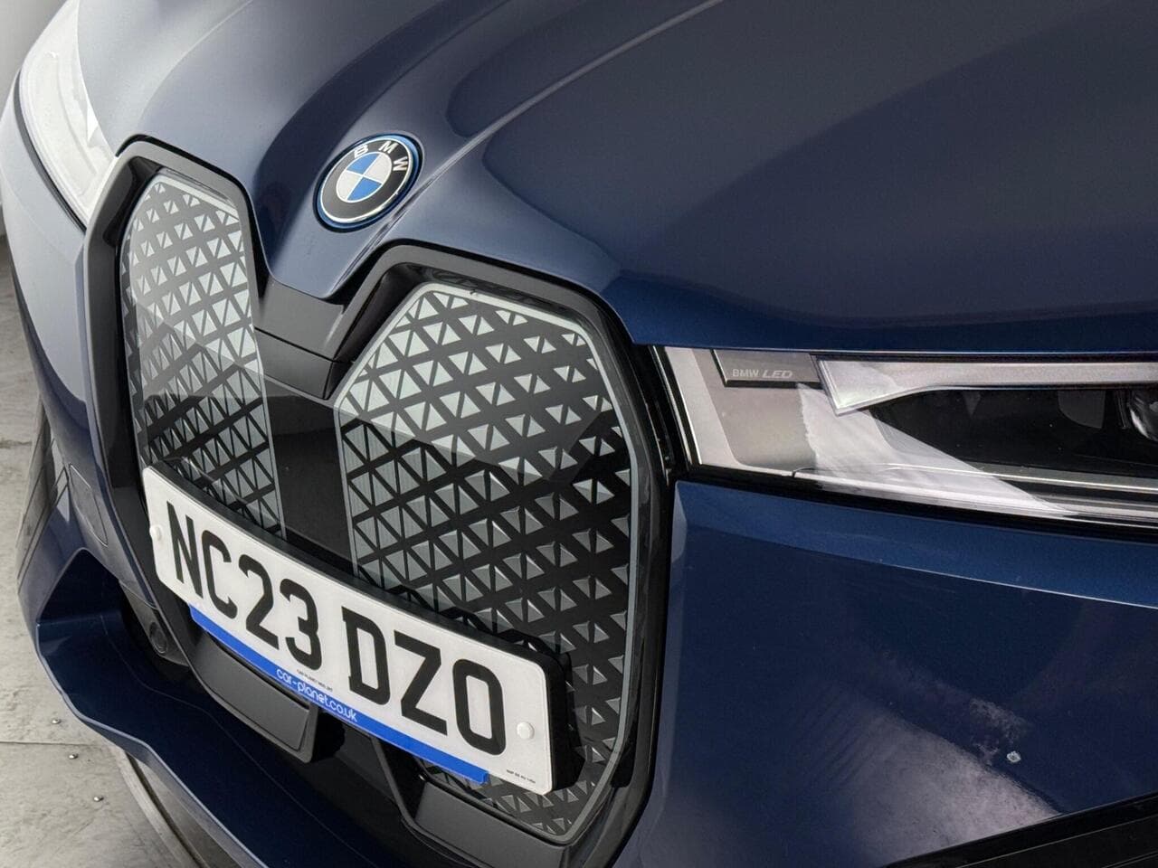 BMW iX thumbnail Badge Exterior