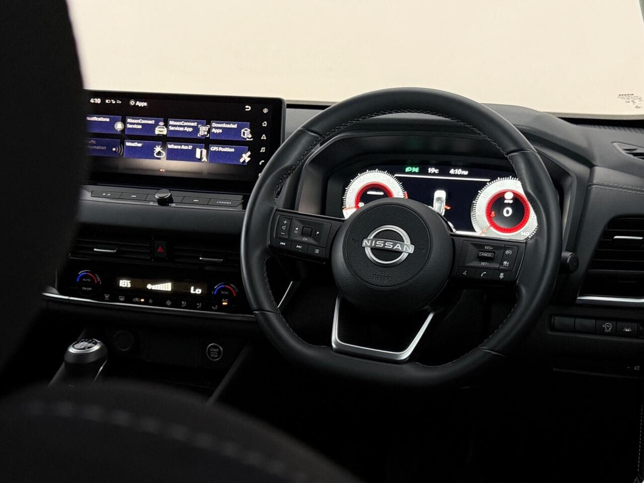 Nissan Qashqai thumbnail Steering Wheel