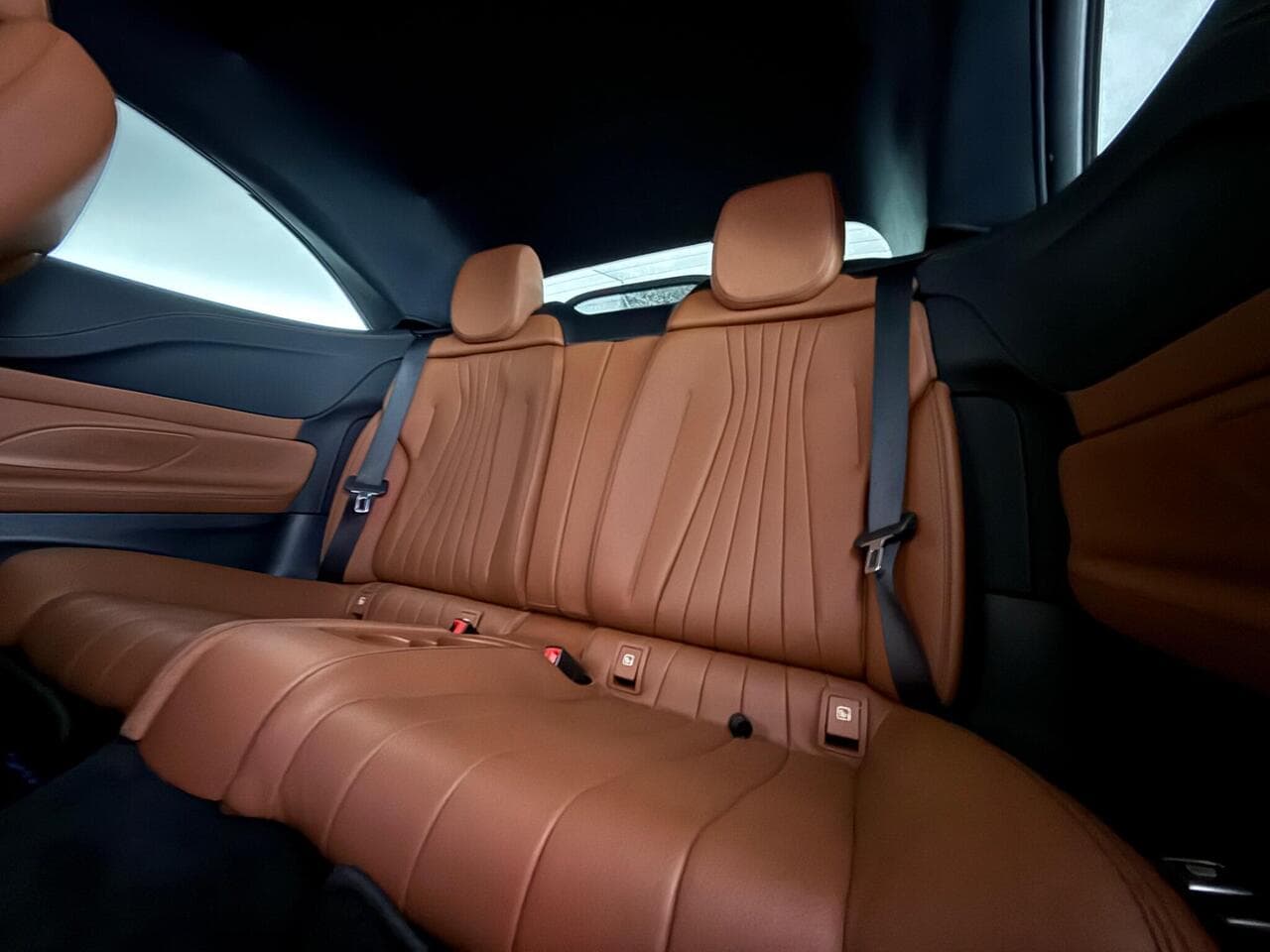 Mercedes-Benz E Class thumbnail Seats Rear