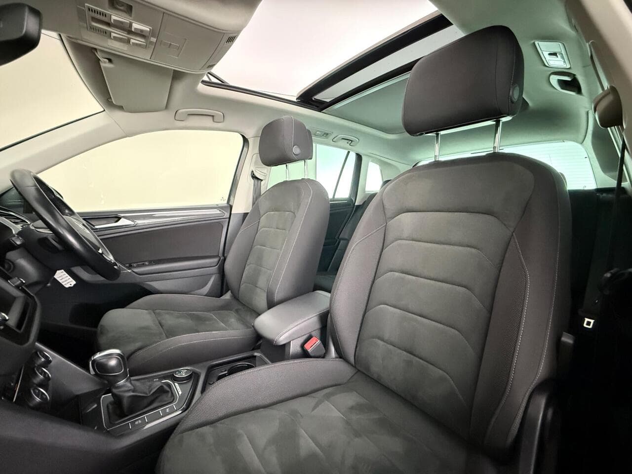 Volkswagen Tiguan thumbnail Seat Front Passenger