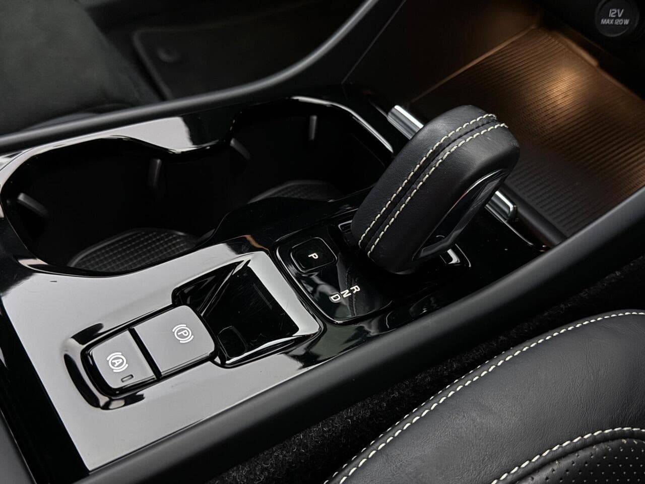 Volvo XC40 thumbnail Interior Front