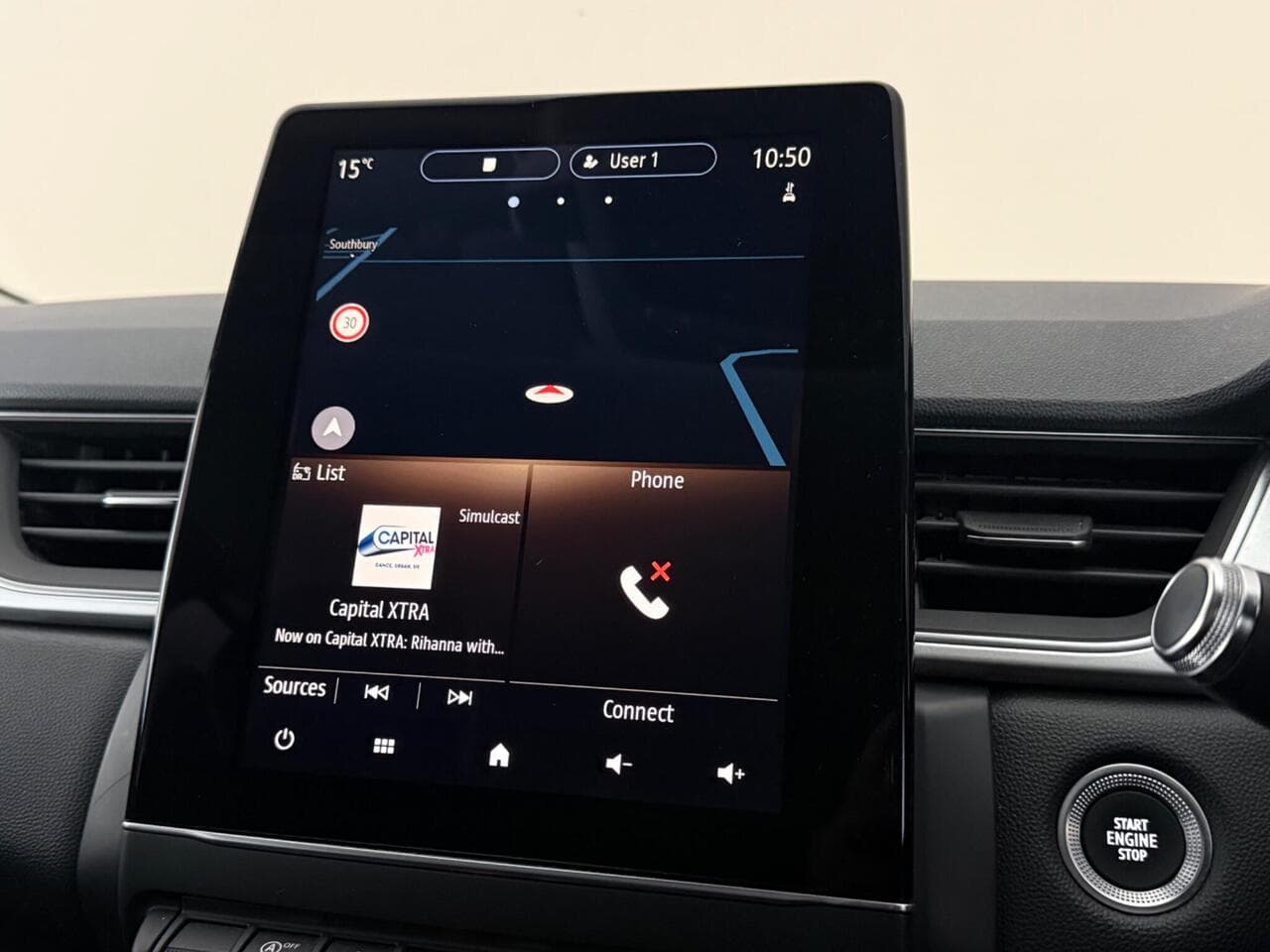 Renault Captur thumbnail Infotainment System