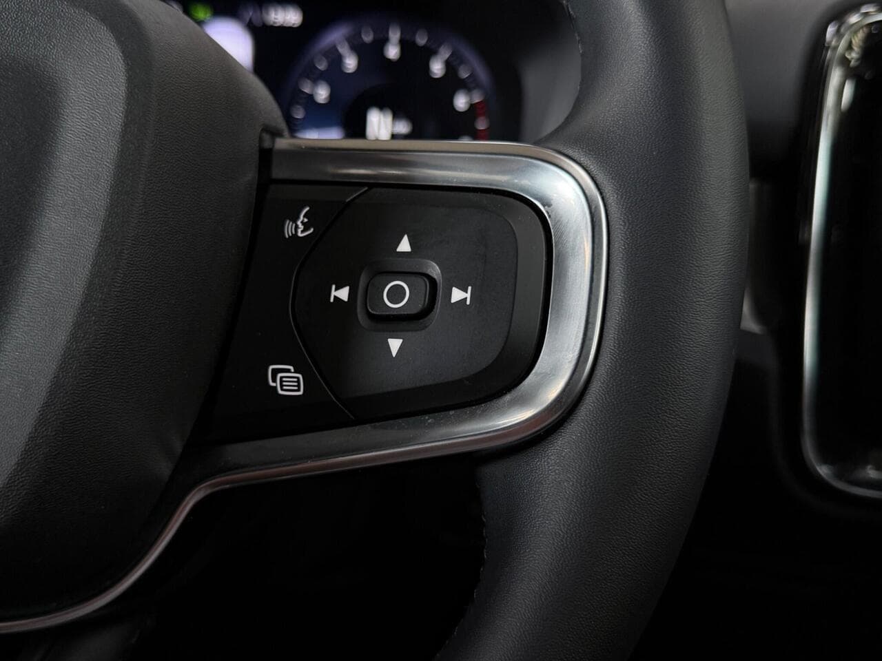 Volvo XC40 thumbnail Misc Controls