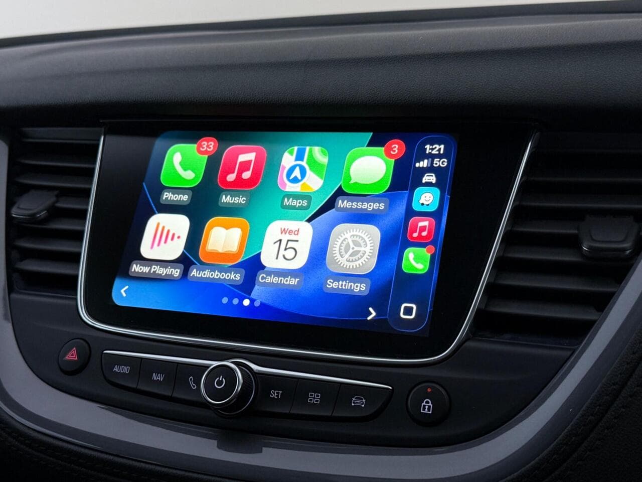 Vauxhall Grandland X thumbnail Infotainment System