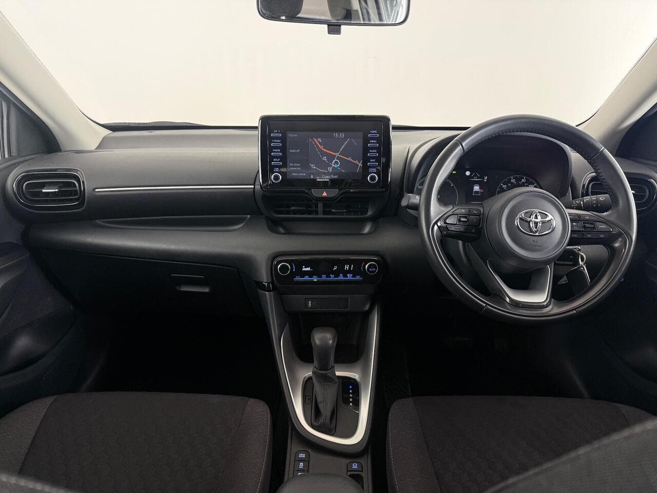 Toyota Yaris thumbnail Interior Front