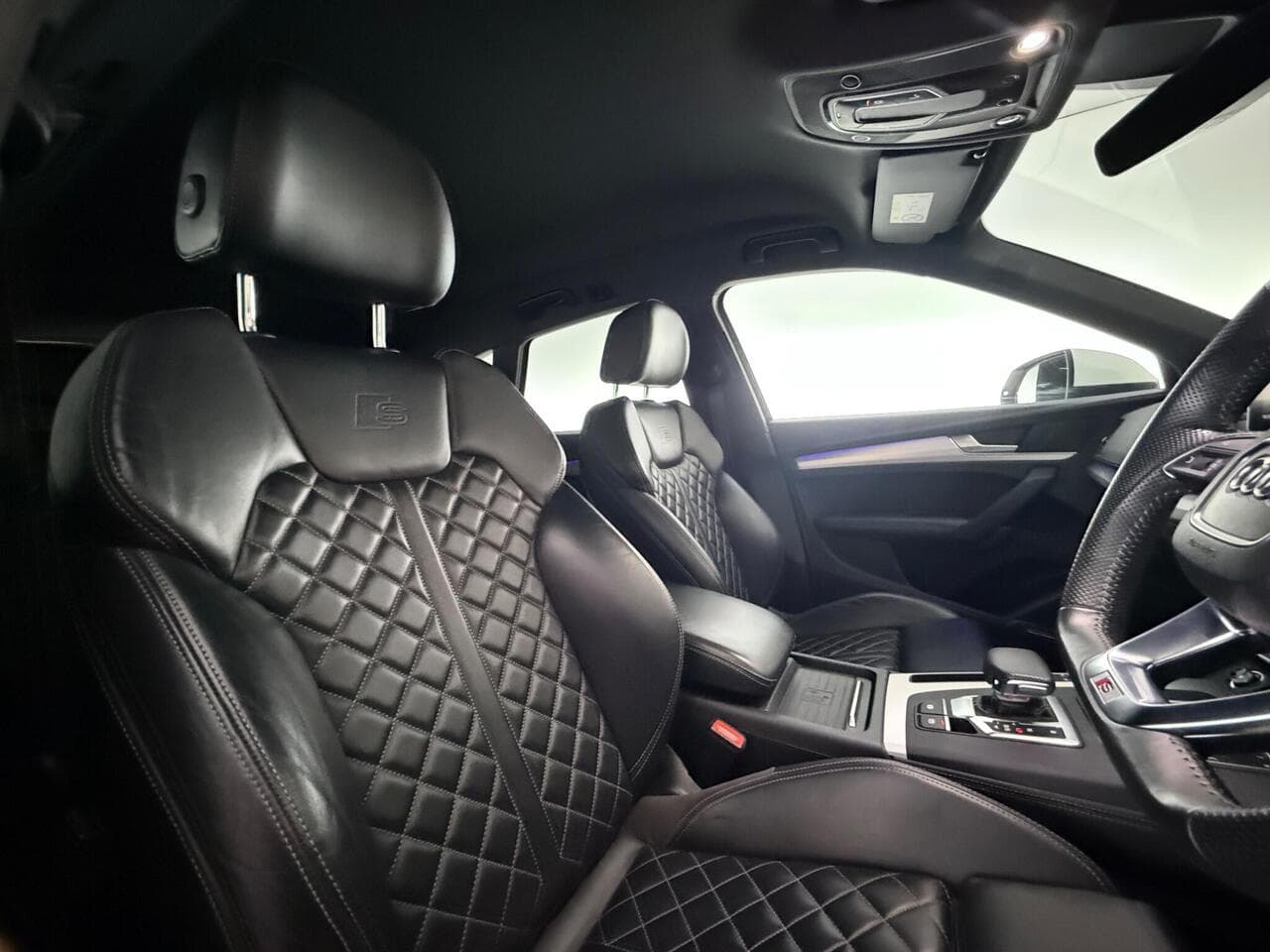 Audi Q5 thumbnail Seat Driver