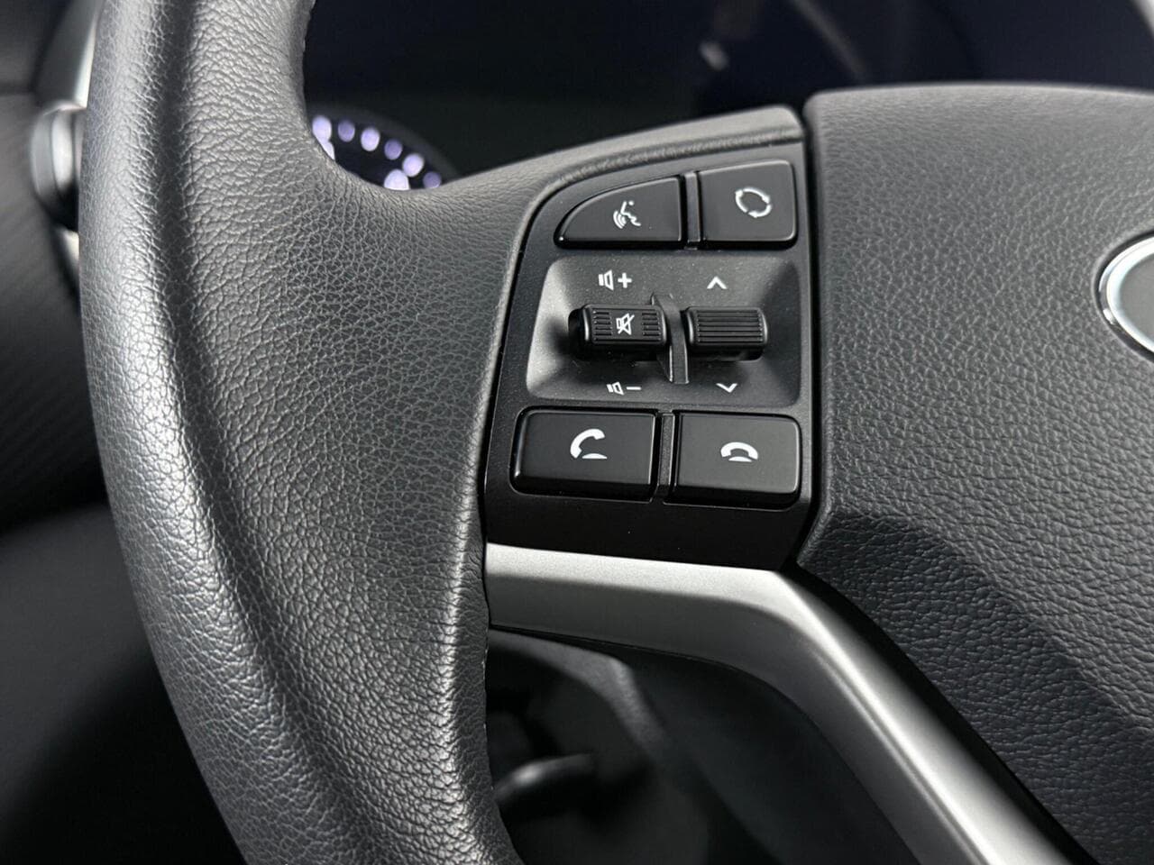 Hyundai TUCSON thumbnail Misc Controls