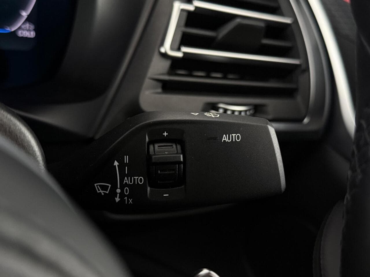 BMW X4 thumbnail Misc Controls