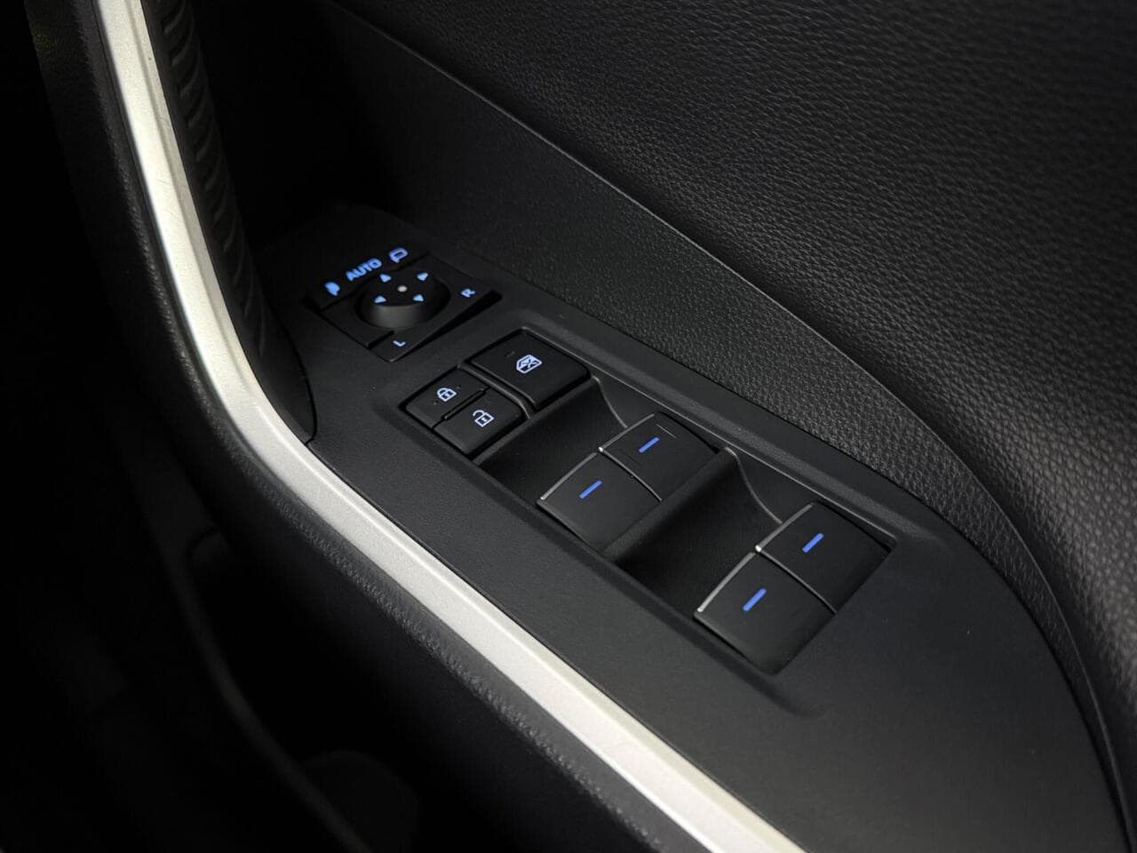Toyota RAV4 thumbnail Misc Controls