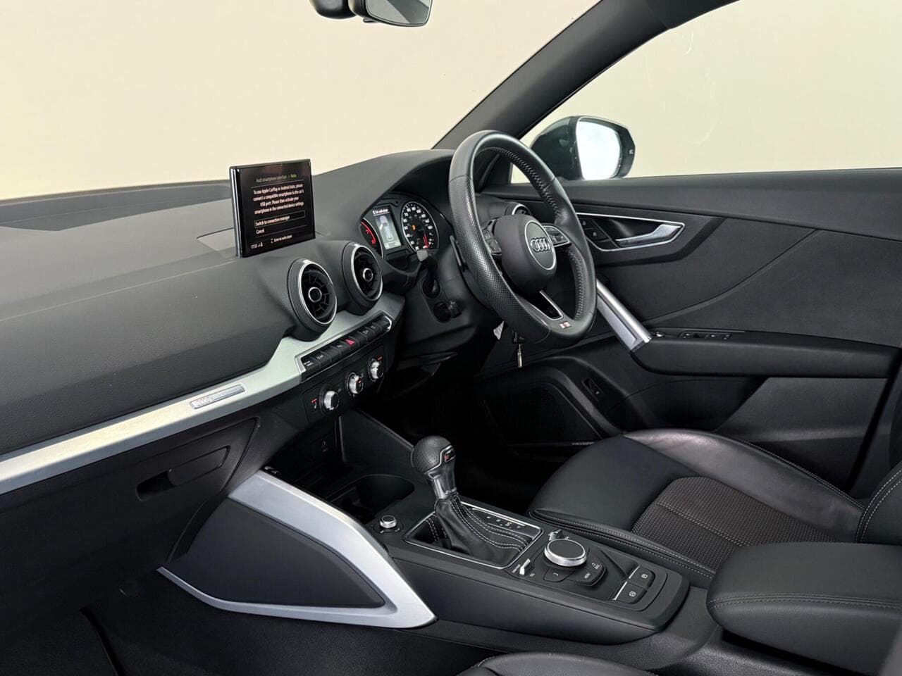 Audi Q2 thumbnail Interior Front