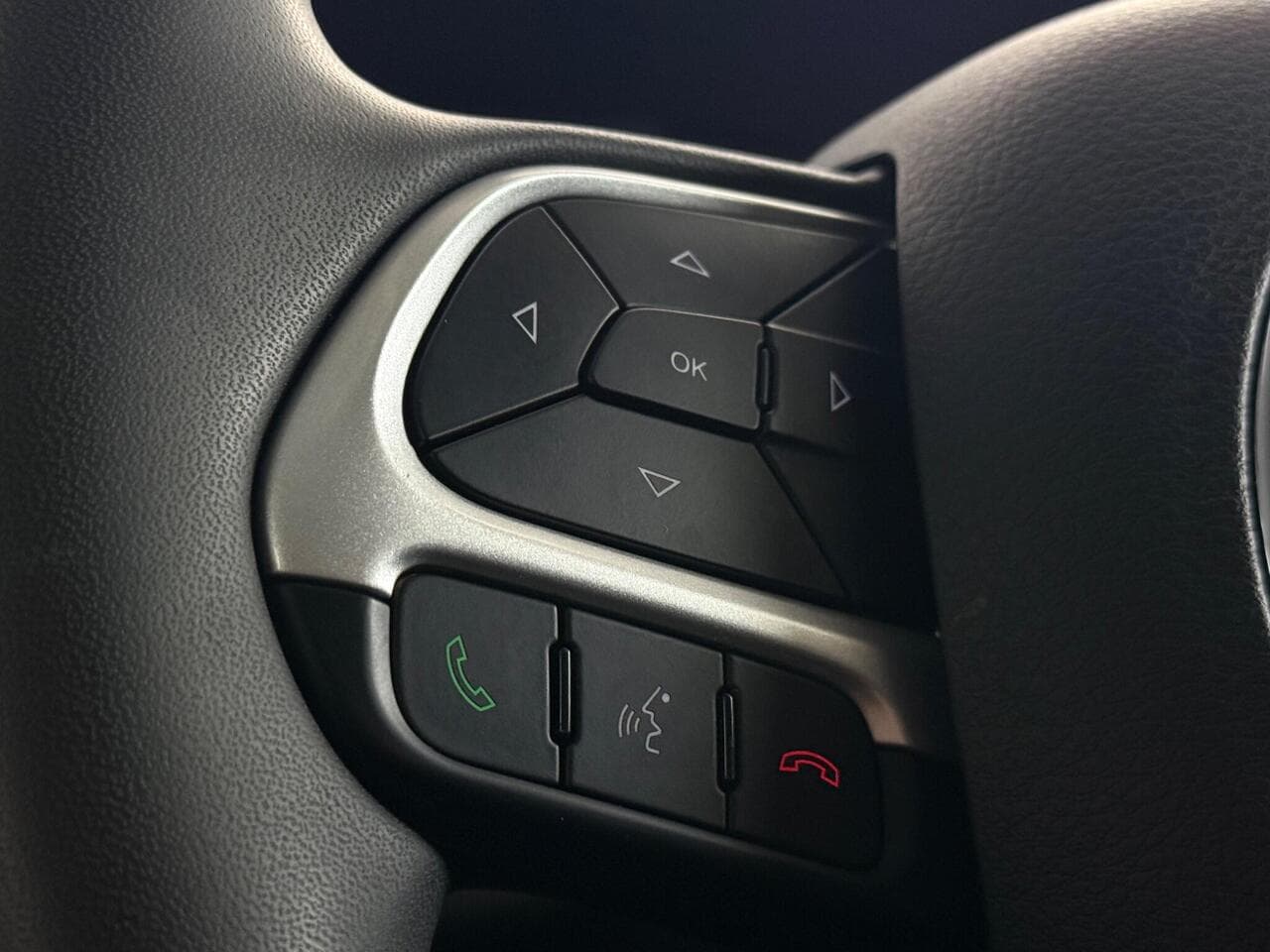 Jeep Renegade thumbnail Misc Controls