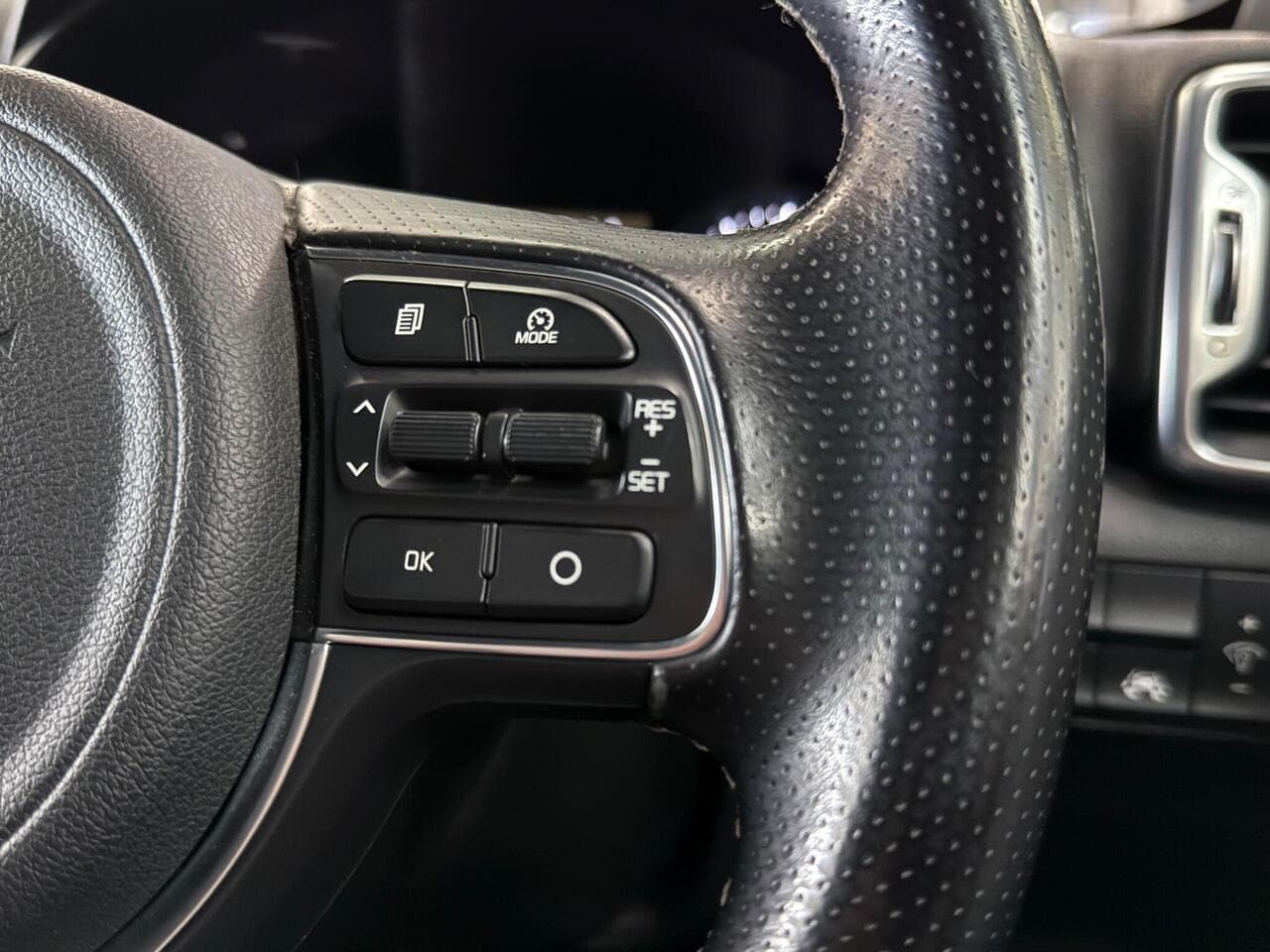 Kia Sportage thumbnail Misc Controls