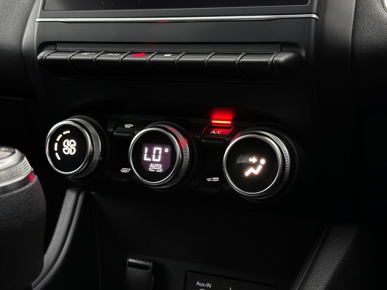 Renault Captur thumbnail Interior Front