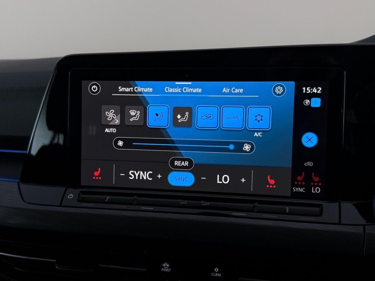Volkswagen Golf thumbnail Infotainment System