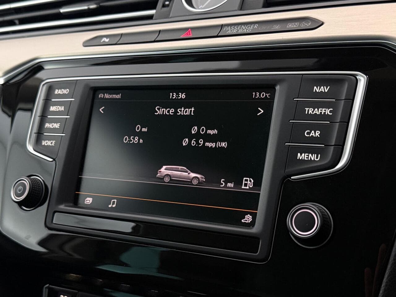 Volkswagen Passat thumbnail Infotainment System
