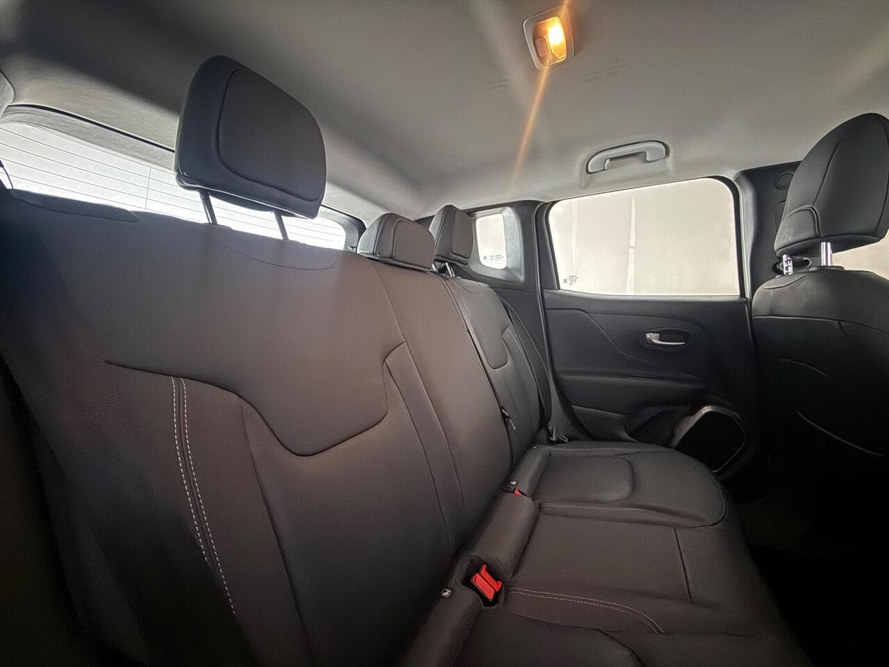 Jeep Renegade thumbnail Seats Rear