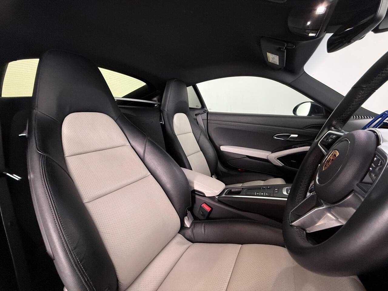 Porsche 718 Cayman thumbnail Seat Driver