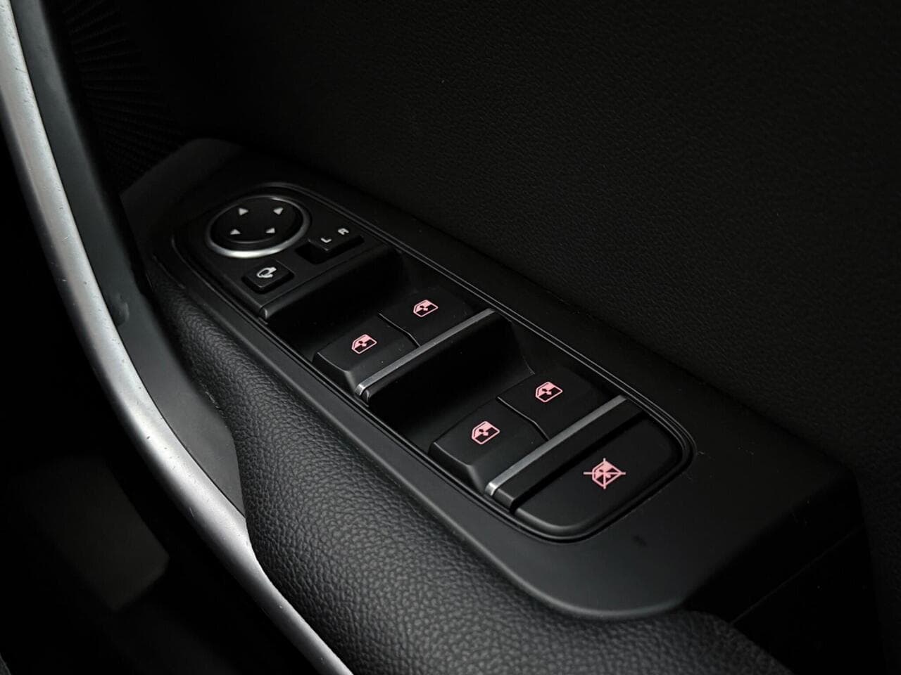 Kia XCeed thumbnail Misc Controls