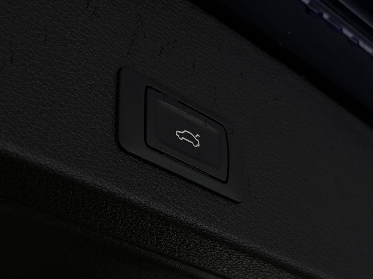 Audi Q2 thumbnail Misc Controls