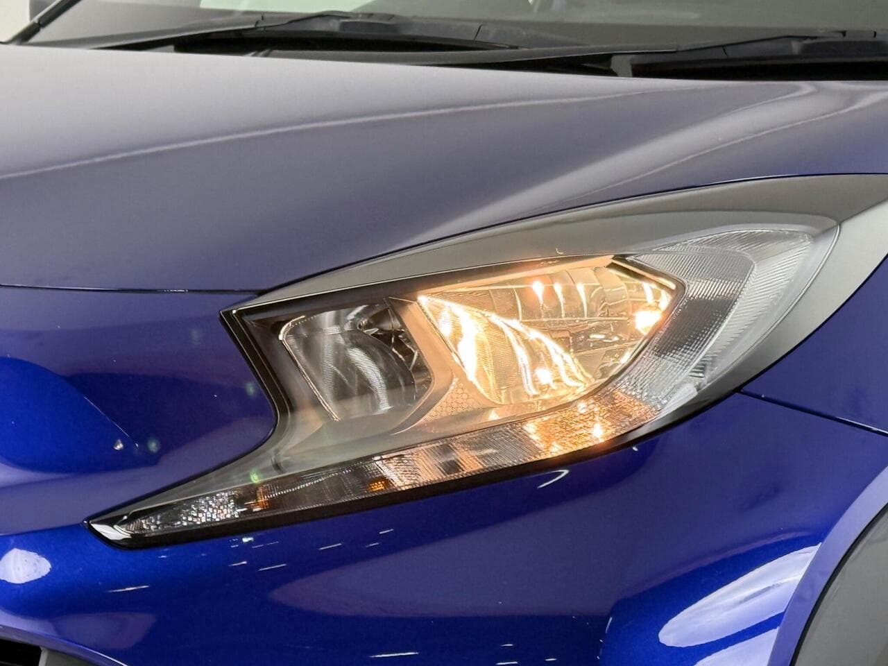 Toyota Aygo X thumbnail Lights Front