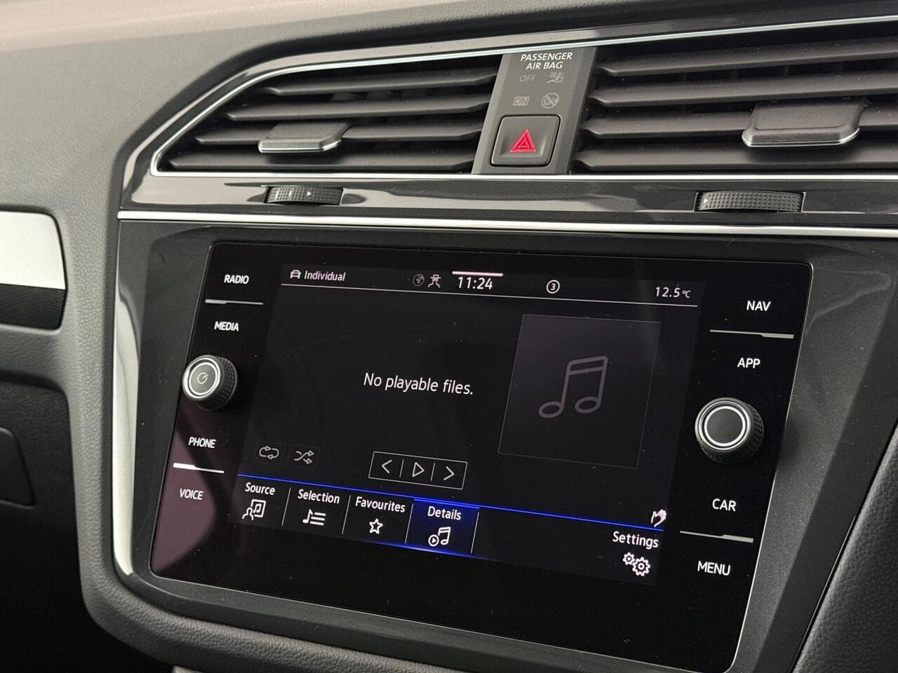 Volkswagen Tiguan thumbnail Infotainment System